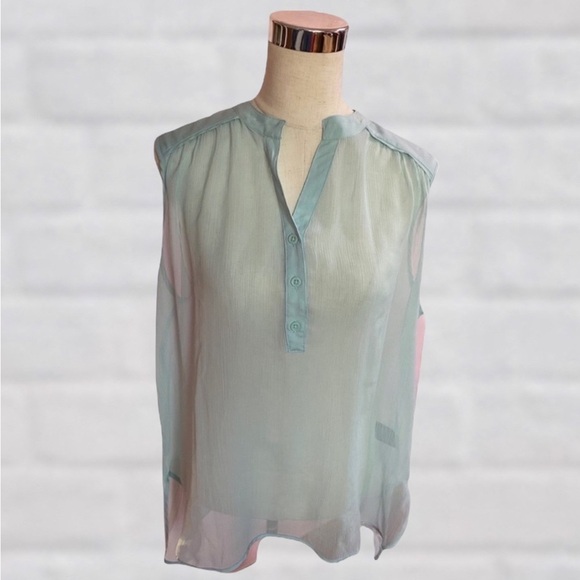 Massimo sheer flowing soft button blouse NWOT - Picture 3 of 3